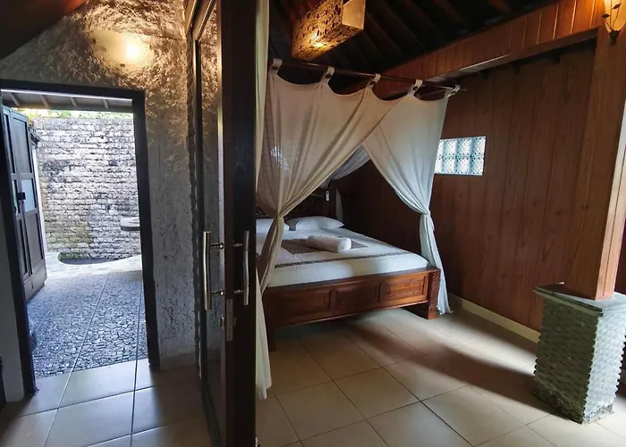 Cozy Two Bed With Swiming Pool